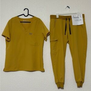 Figs Light Gold Scrub Set - Size Large Petite